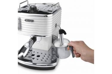 Кофеварка эспрессо Delonghi Scultura ECZ351.W 1100Вт белый/серебристый