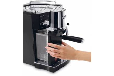 Кофеварка эспрессо Delonghi EC820.B 1450Вт серебристый/черный