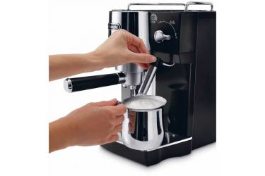 Кофеварка эспрессо Delonghi EC820.B 1450Вт серебристый/черный